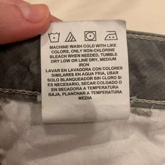 Men’s tan cargo shorts - Picture 4 of 5